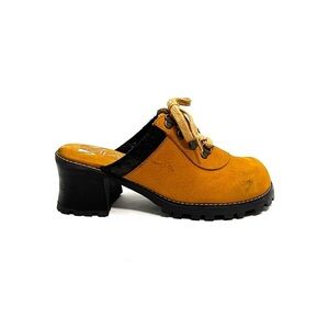 Vintage 1990s tan nubuck leather heeled lace up hiking book style mules